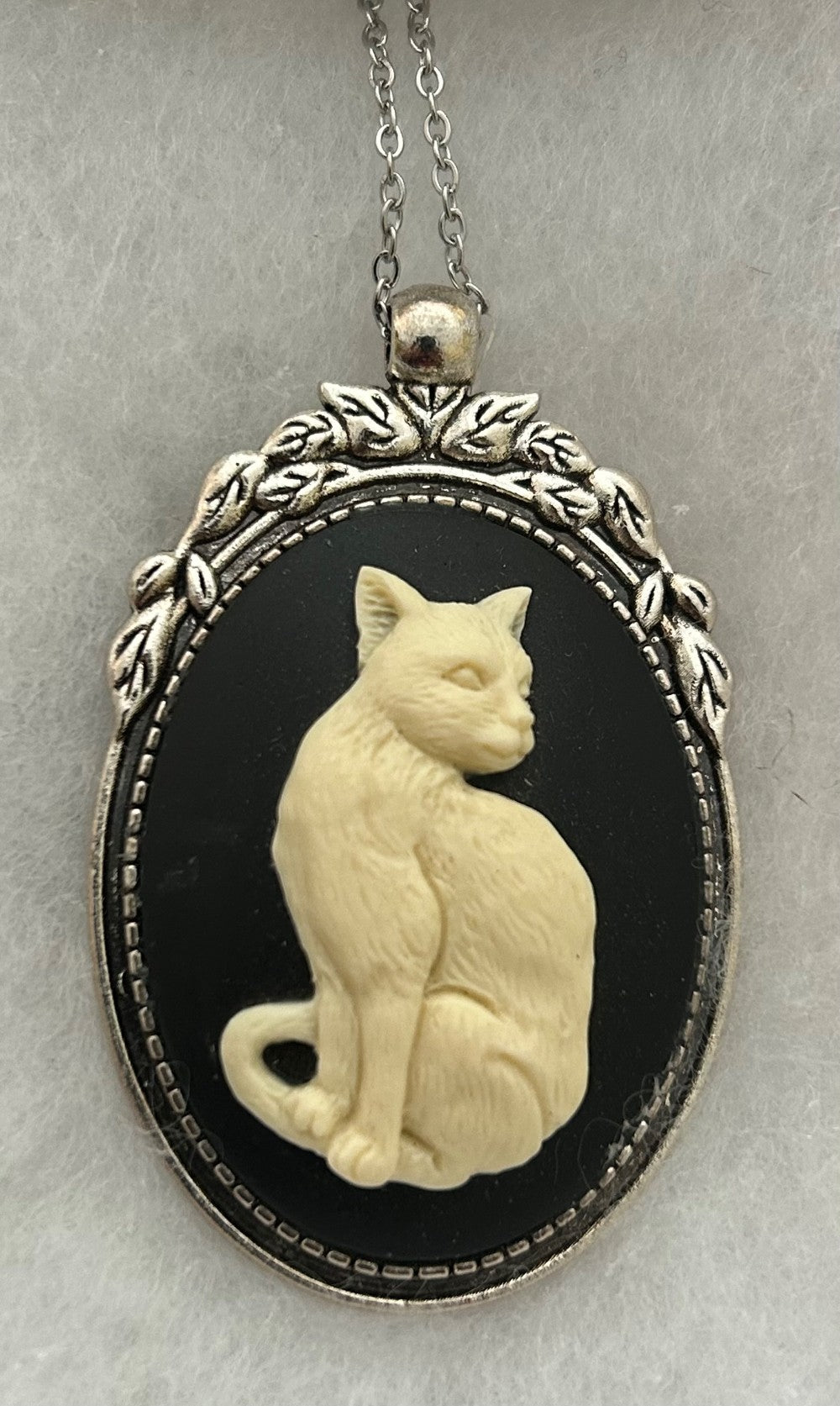 White Cat Cameo Pendant/Brooch|859