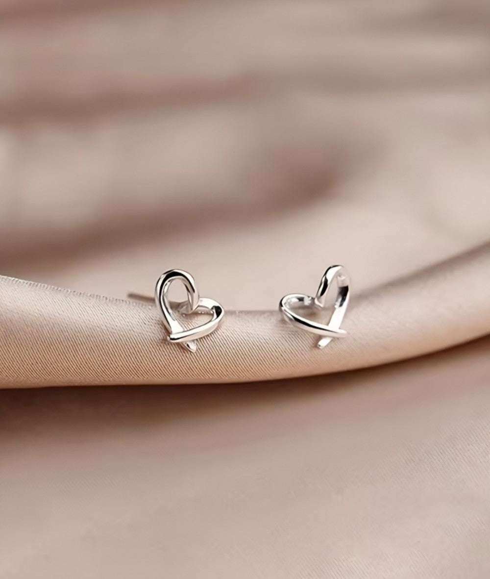 Heart Shaped Hollow Stud Earrings|2869
