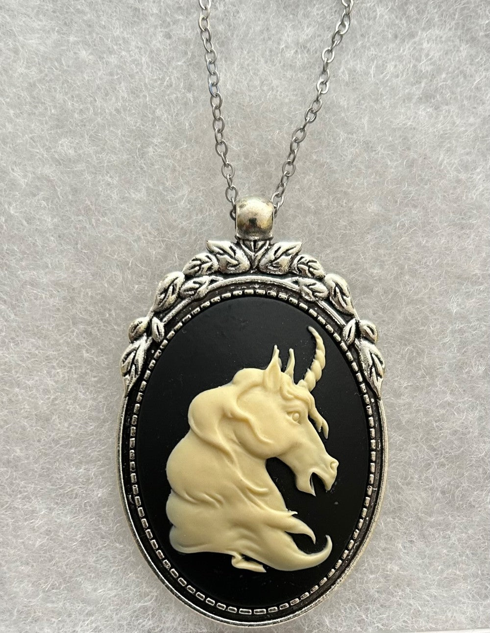 Running in the Wild Unicorn Pendant/Brooch|851