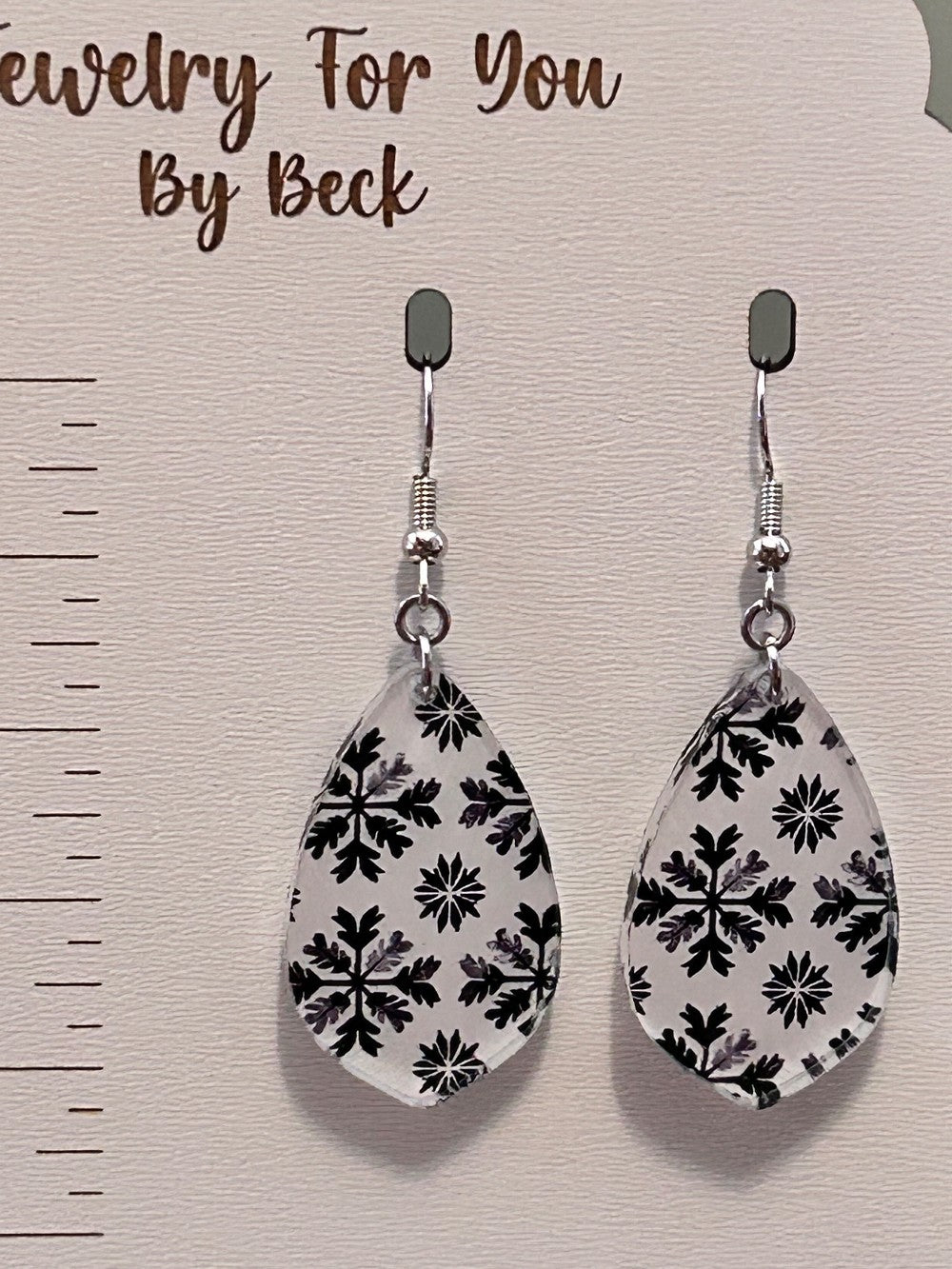 Classic and Versatile Black and White Snowflake Earrings-Hypoallergenic and Nickel Free|3810