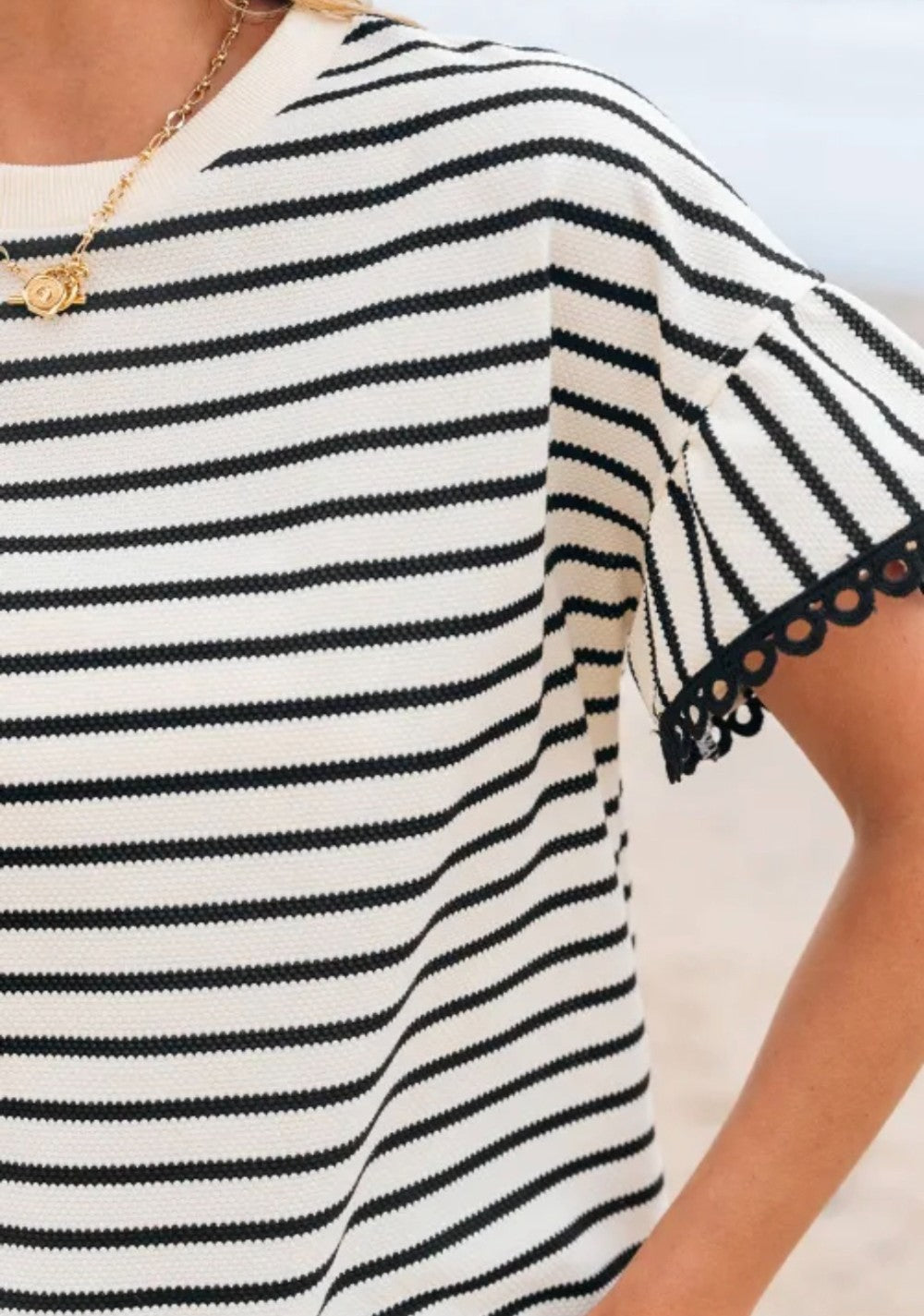 Black Stripe Scallop Lace Trim Ruffle Top|3029