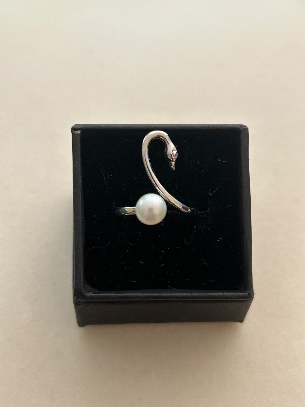 Sterling Silver Swan Ring with a Freshwater Pearl|898