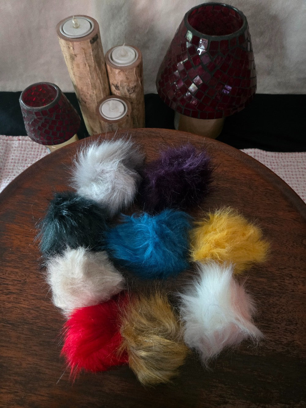 FURRY POM POMS|670
