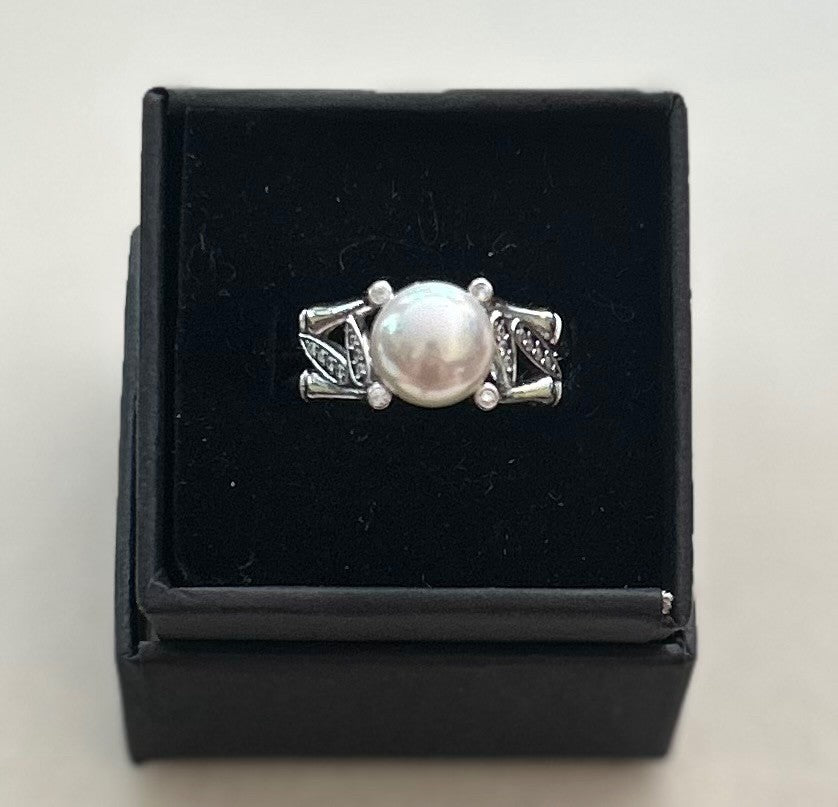 Stems and Leaves Sterling Silver Ring~with a Mother Of Pearl Bead|887