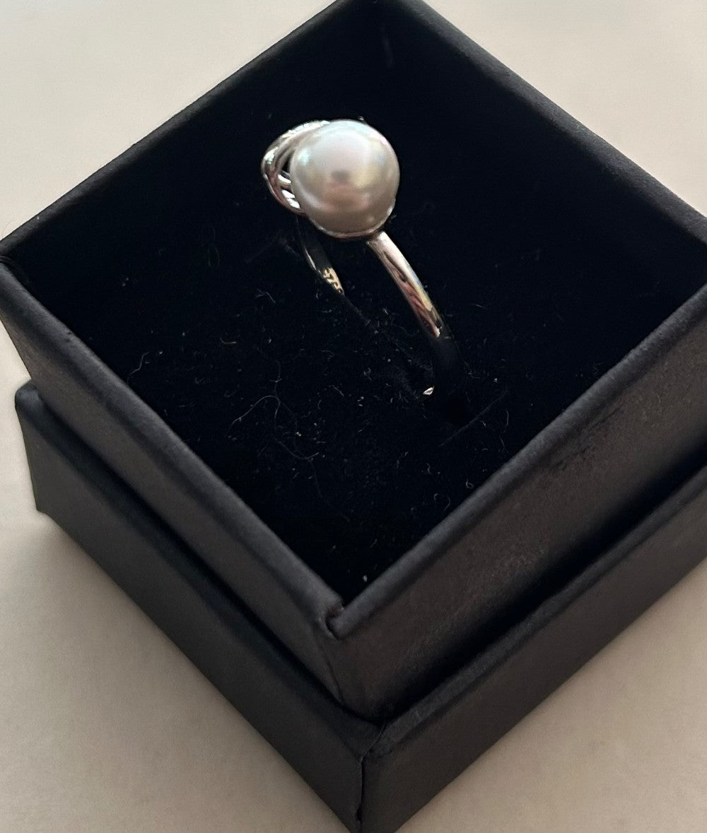 Mother Of Pearl Ring With Corkscrew Design. ~Adjustable Sterling Silver Setting|904