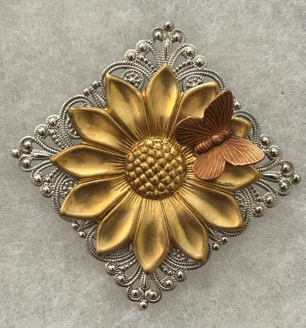 Sweet Butterfly on Flower Brooch|811