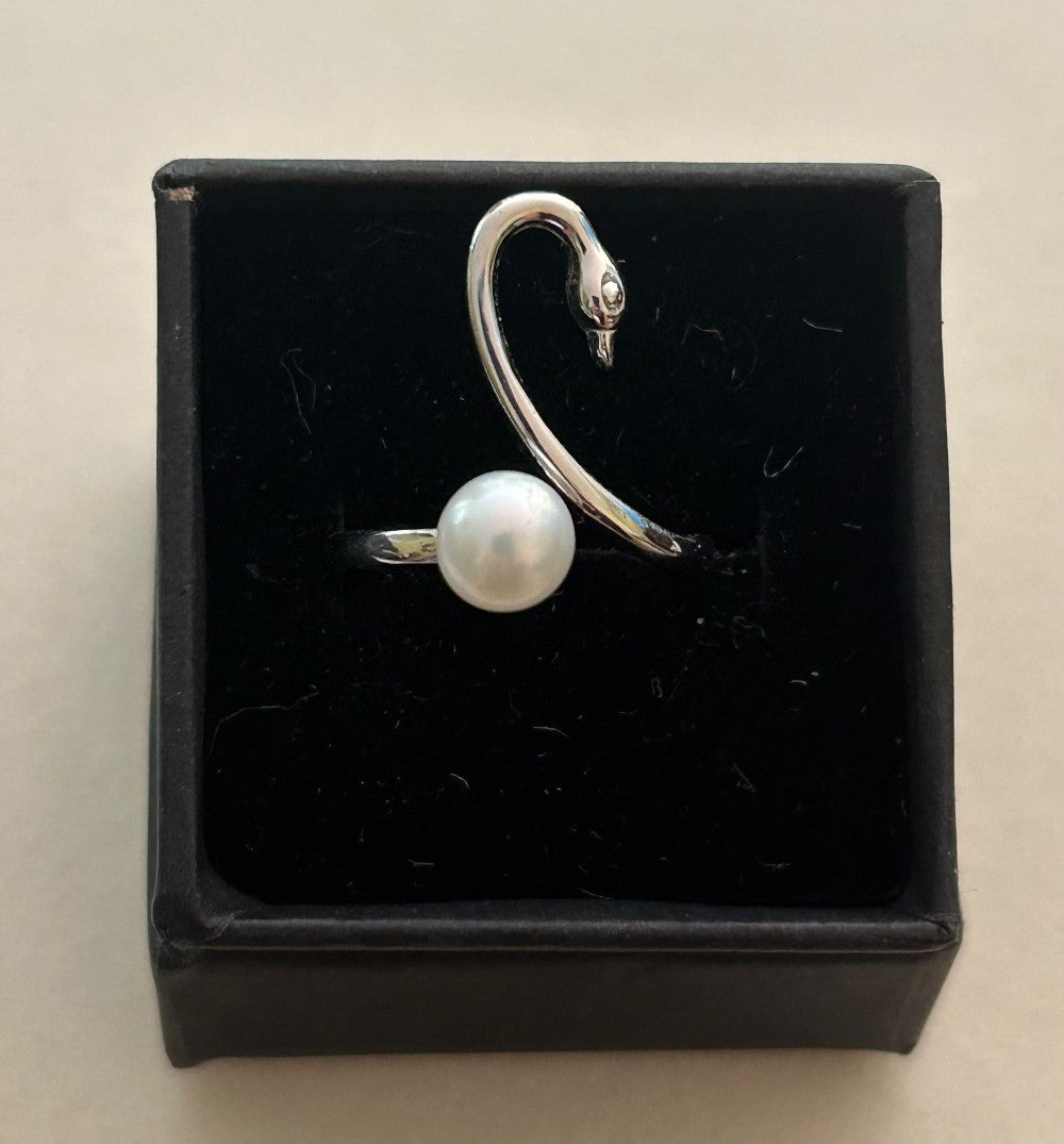 Sterling Silver Swan Ring with a Freshwater Pearl|899